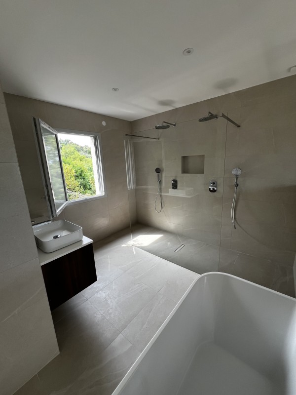 Construction d’une villa contemporaine ouverte sur l’extérieur sur le mont saint-clair de Sete dans l'Hérault