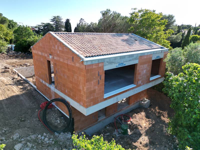 Construction maison moderne avec porte à faux 