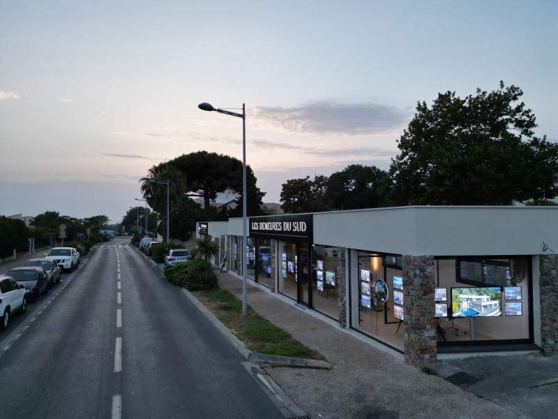 Construction de cette agence immobilière de prestige sur la corniche de Sete