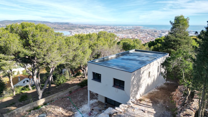  Construction d’une villa contemporaine, toiture terrasse, sur le mont saint claire à Sete