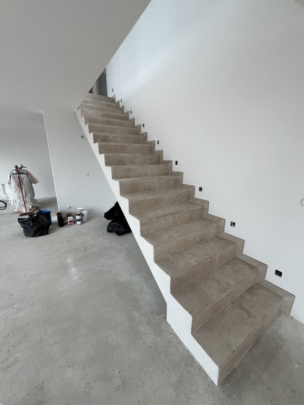 Construction d’une villa contemporaine ouverte sur l’extérieur sur le mont saint-clair de Sete dans l'Hérault