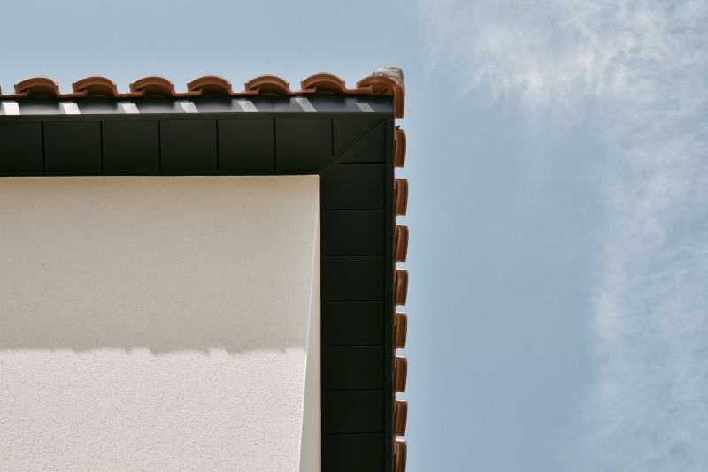 Débord de toiture aluminium gris anthacite